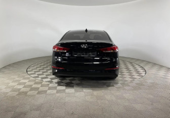 Подержанный автомобиль Hyundai Elantra Sedan 2017 года (4 фото)