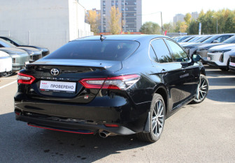 Подержанный автомобиль Toyota Camry Sedan 2021 года (4 фото)