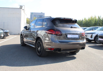 Подержанный автомобиль Porsche Cayenne 2013 года (6 фото)