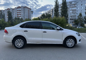Подержанный автомобиль Volkswagen Polo Sedan 2012 года (4 фото)