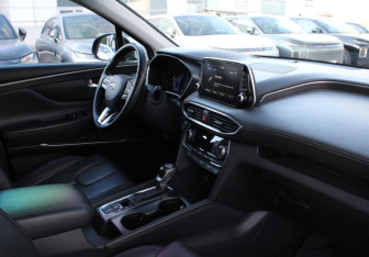 Подержанный автомобиль Hyundai Santa Fe 2019 года (8 фото)