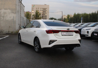 Подержанный автомобиль Kia Cerato Sedan 2019 года (5 фото)