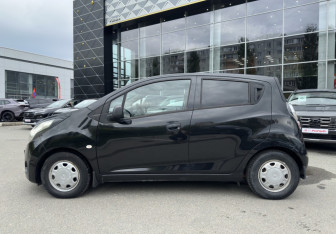Подержанный автомобиль Chevrolet Spark 2012 года (8 фото)