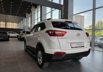 Подержанный автомобиль Hyundai Creta 2017 года (8 фото)