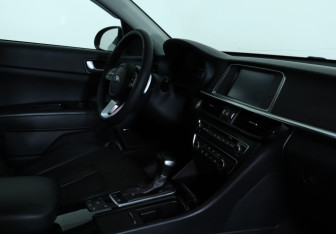 Подержанный автомобиль Kia Optima Sedan 2019 года (11 фото)