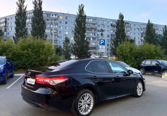 Подержанный автомобиль Toyota Camry Sedan 2021 года (5 фото)