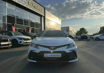 Подержанный автомобиль Toyota Camry Sedan 2021 года (2 фото)