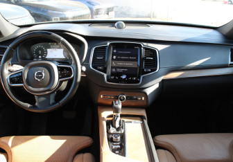Подержанный автомобиль Volvo XC90 2017 года (9 фото)