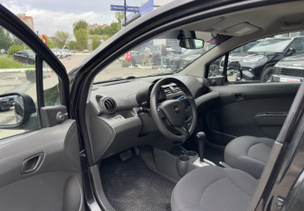 Подержанный автомобиль Chevrolet Spark 2012 года (9 фото)