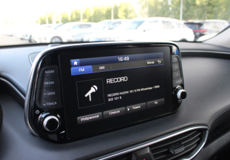 Подержанный автомобиль Hyundai Santa Fe 2019 года (10 фото)