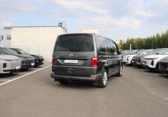 Подержанный автомобиль Volkswagen Multivan 2019 года (4 фото)