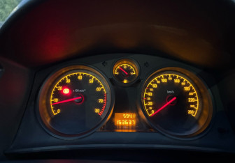 Подержанный автомобиль Opel Astra Hatchback 2010 года (16 фото)