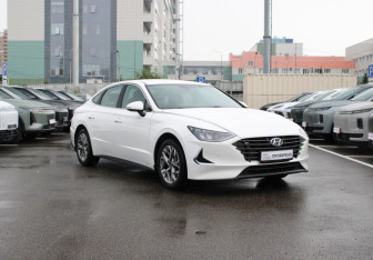 Подержанный автомобиль Hyundai Sonata 2021 года (3 фото)