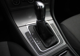Подержанный автомобиль Volkswagen Golf Hatchback 2013 года (12 фото)