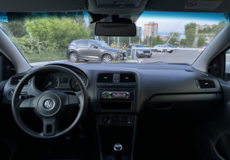 Подержанный автомобиль Volkswagen Polo Sedan 2012 года (12 фото)