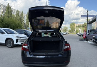 Подержанный автомобиль Skoda Octavia Liftback 2020 года (17 фото)