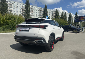 Подержанный автомобиль Omoda C5 2023 года (5 фото)