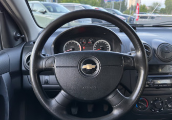Подержанный автомобиль Chevrolet Aveo Sedan 2011 года (14 фото)