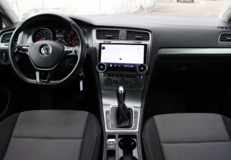 Подержанный автомобиль Volkswagen Golf Hatchback 2013 года (9 фото)