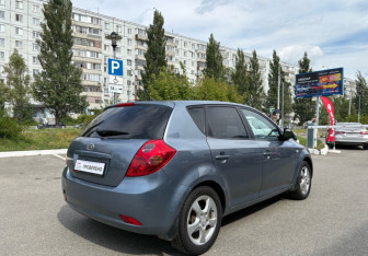 Подержанный автомобиль Kia Ceed Hatchback 2008 года (5 фото)