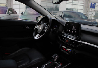 Подержанный автомобиль Kia Cerato Sedan 2019 года (7 фото)