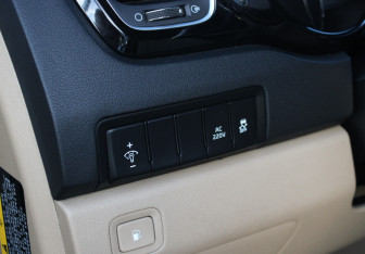 Подержанный автомобиль Kia Carnival 2017 года (17 фото)