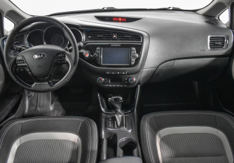 Подержанный автомобиль Kia Ceed Hatchback 2018 года (13 фото)