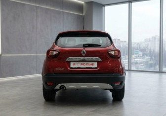 Подержанный автомобиль Renault Kaptur 2019 года (3 фото)