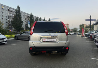 Подержанный автомобиль Nissan X-Trail 2011 года (6 фото)