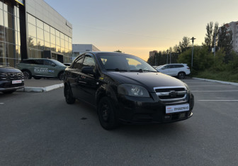Подержанный автомобиль Chevrolet Aveo Sedan 2011 года (3 фото)