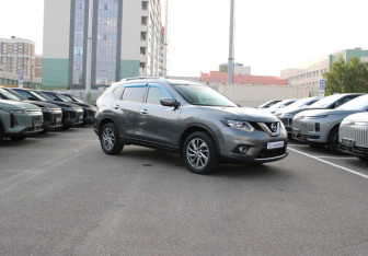 Подержанный автомобиль Nissan X-Trail 2015 года (3 фото)