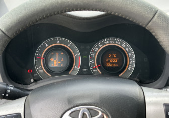 Подержанный автомобиль Toyota Auris Hatchback 2010 года (16 фото)