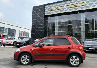 Подержанный автомобиль Suzuki SX4 Hatchback 2010 года (8 фото)