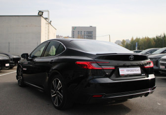 Подержанный автомобиль Toyota Camry Sedan 2024 года (6 фото)