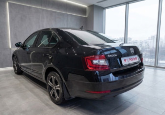 Подержанный автомобиль Skoda Octavia Liftback 2017 года (5 фото)
