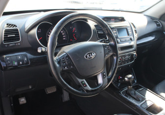 Подержанный автомобиль Kia Sorento 2016 года (7 фото)