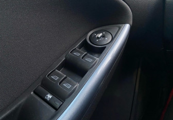 Подержанный автомобиль Ford Focus Hatchback 2012 года (16 фото)