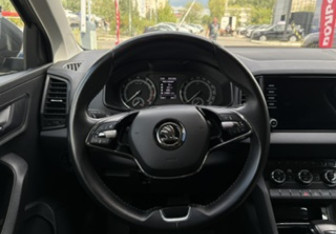 Подержанный автомобиль Skoda Karoq 2021 года (14 фото)