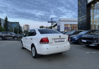Подержанный автомобиль Volkswagen Polo Sedan 2012 года (5 фото)