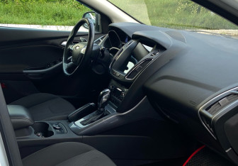 Подержанный автомобиль Ford Focus Hatchback 2012 года (10 фото)