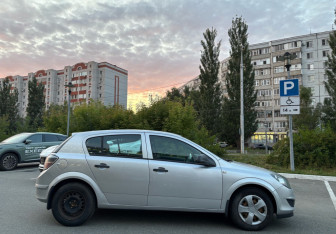 Подержанный автомобиль Opel Astra Hatchback 2010 года (4 фото)
