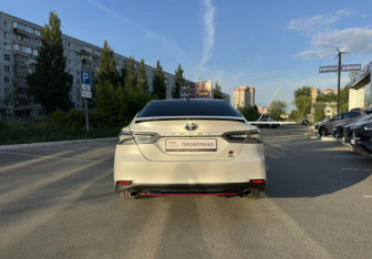 Подержанный автомобиль Toyota Camry Sedan 2021 года (6 фото)
