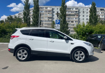 Подержанный автомобиль Ford Kuga 2014 года (8 фото)