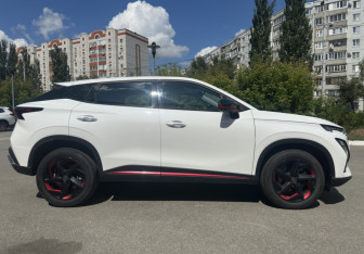 Подержанный автомобиль Omoda C5 2023 года (4 фото)