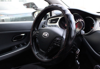 Подержанный автомобиль Kia Ceed Hatchback 2014 года (11 фото)