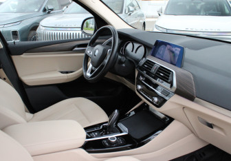 Подержанный автомобиль BMW X3 2020 года (8 фото)