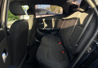 Подержанный автомобиль Kia Rio Sedan 2017 года (12 фото)