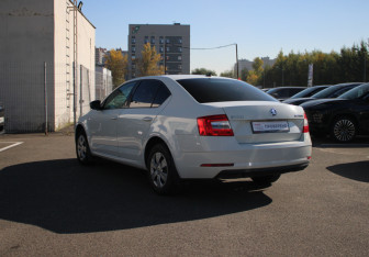 Подержанный автомобиль Skoda Octavia Liftback 2018 года (6 фото)