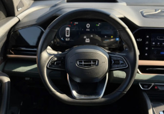 Подержанный автомобиль Geely Monjaro 2023 года (5 фото)