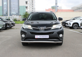 Подержанный автомобиль Toyota RAV4 2014 года (2 фото)